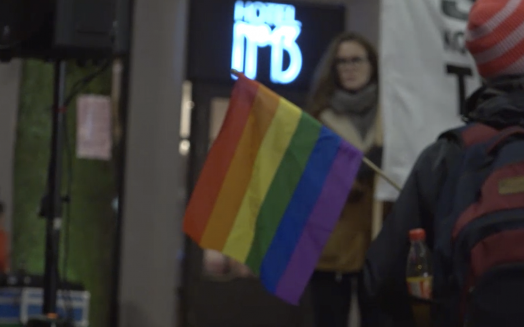 Demonstranter sa et rungende nei til homoterapi